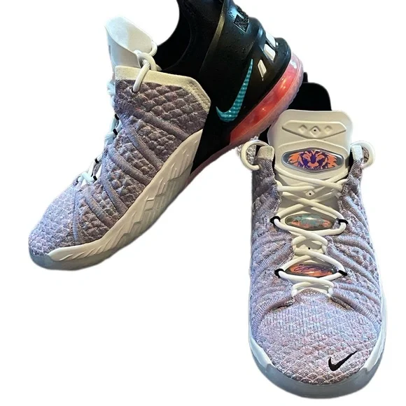 Nike LeBron XVIII 18 GS Size 7Y Purple White Basketball Shoes CW2760-900